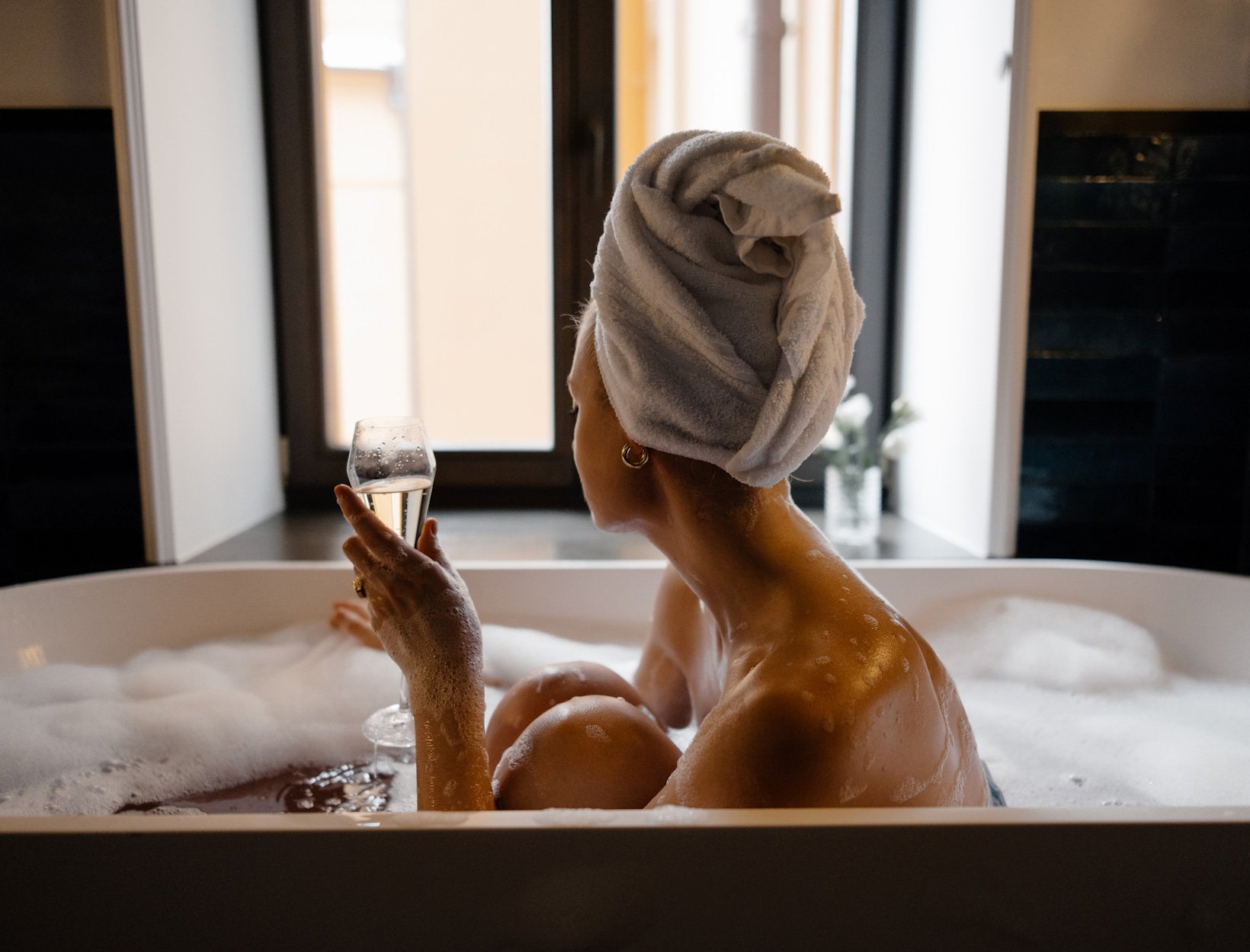Spa Rituals Mini Travel Size Toiletries Bathroom Kit | Fresh Botanicals|  Shampoo, Conditioner, Body Wash, Lotion, Cleansing Round Bar and Massage