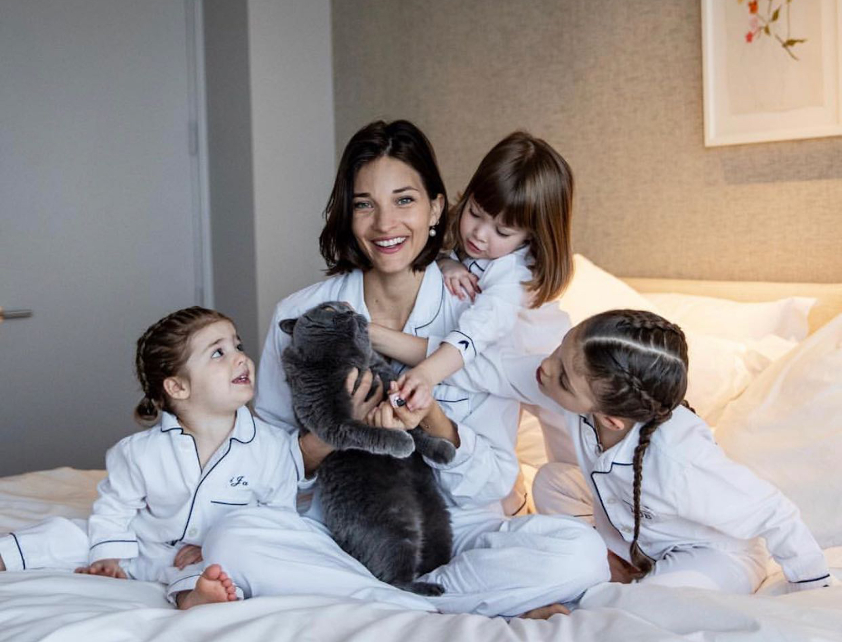 Maria Dueñas Jacob with her children
