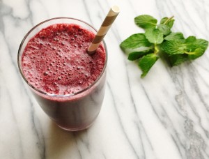 Berry Mint Kiss Smoothie Recipe | goop