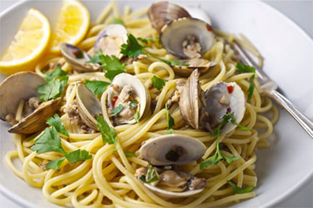 PASTA WITH CLAMS