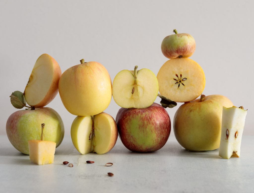 What to Bake, What to Eat Fresh: A Pocket Guide to Apples