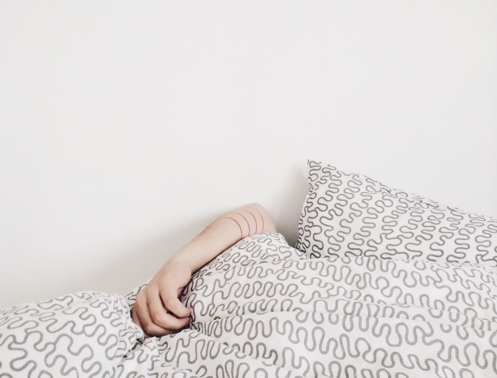 Poor Sleep Quality in Older People Linked to Early Signs of Alzheimer’s