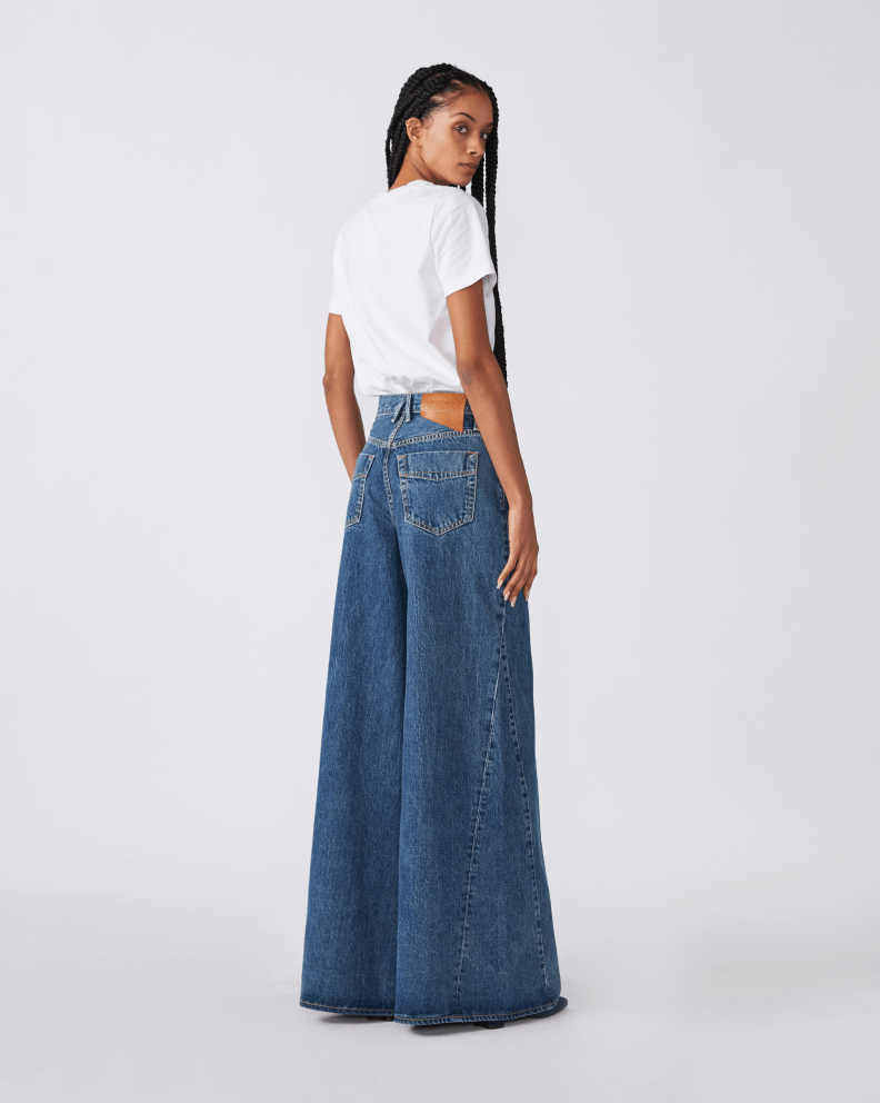 model wearing slvrlke baggy jeans