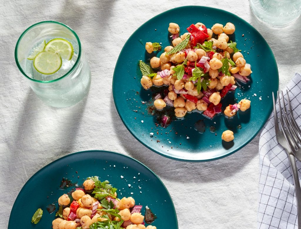 Chickpea salad with roasted red pepper