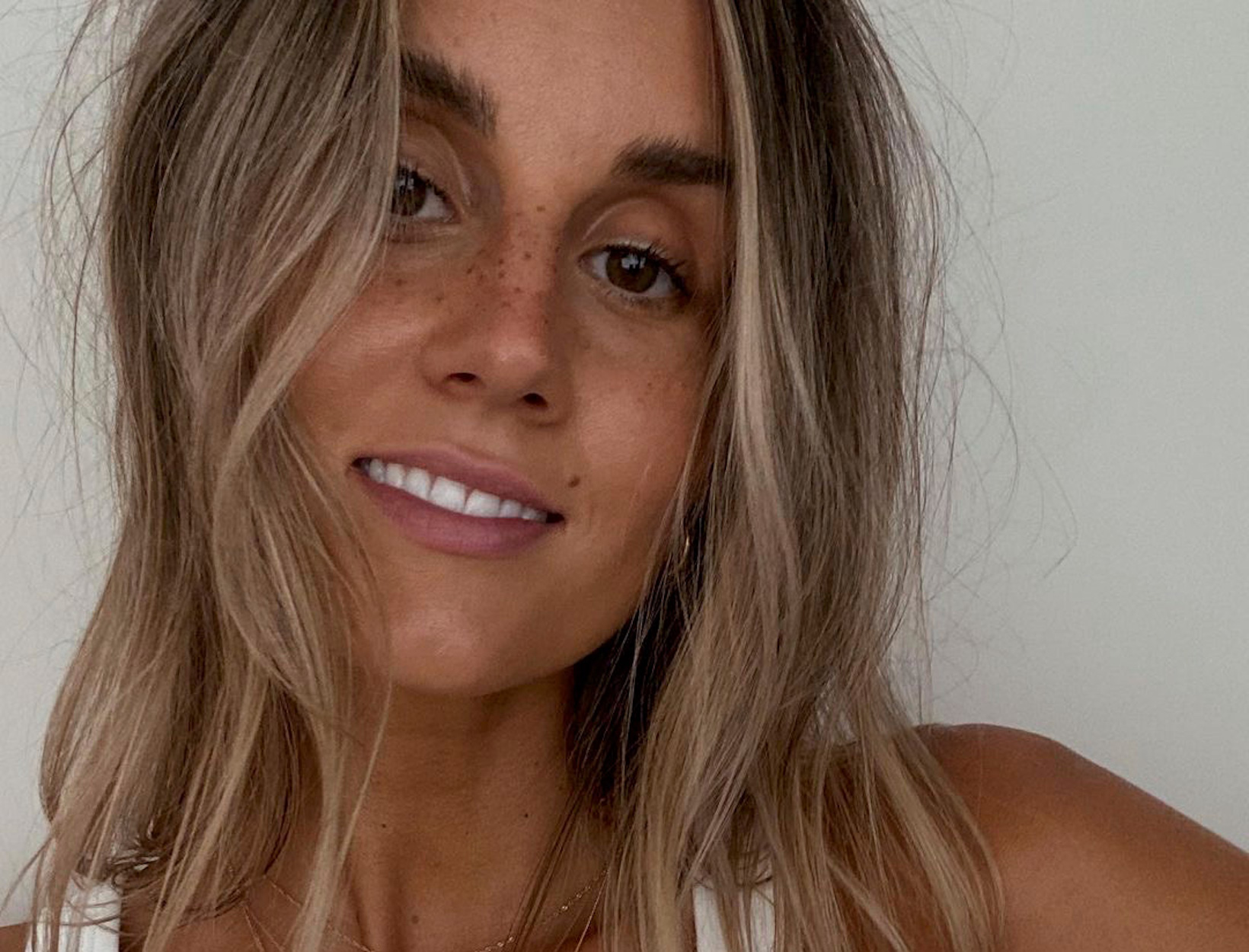 A Sunny Midwinter Self Tan For Saltyface Founder Bethany Menzel Goop a-sunny-midwinter-self-tan-for-saltyface-founder-bethany-menzel-goop